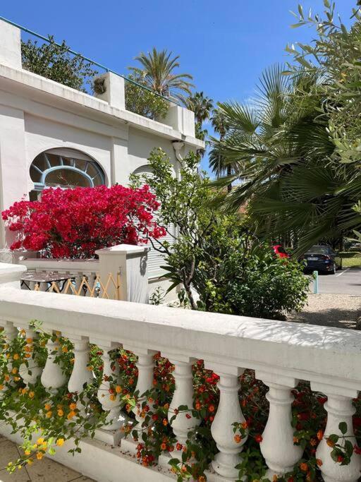 Beautiful Garden Apartment Steps From The Beach Menton Exterior foto